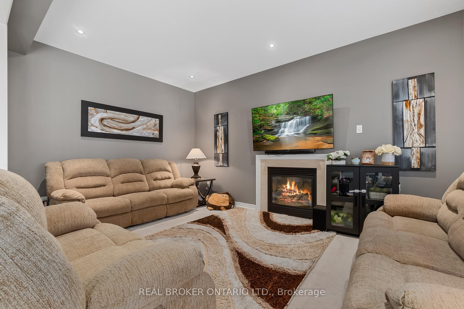 Photo 10 of 1318 Harlstone Crescent, Oshawa, Taunton — HOMEH