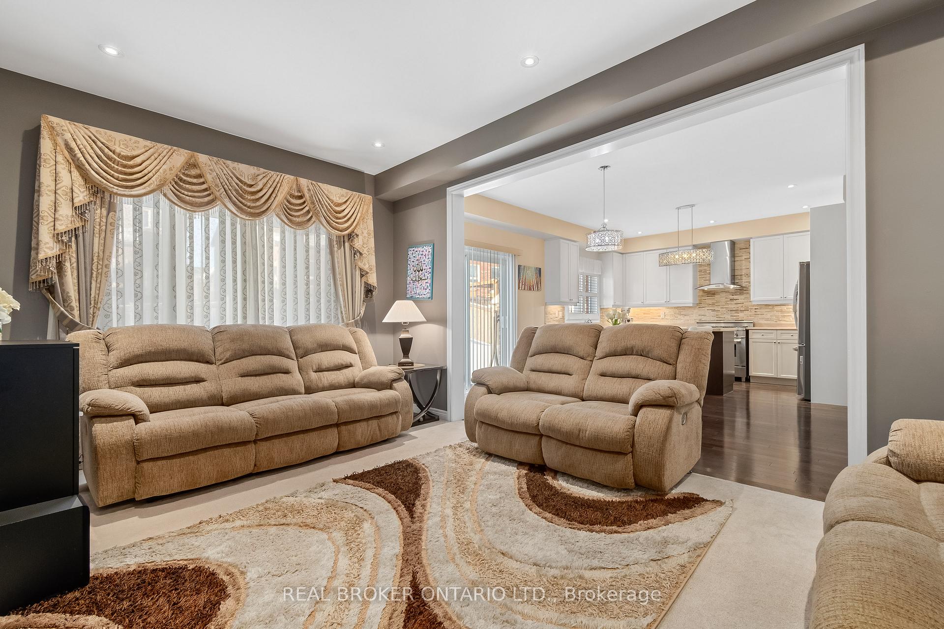 Photo 11 of 1318 Harlstone Crescent, Oshawa, Taunton — HOMEH
