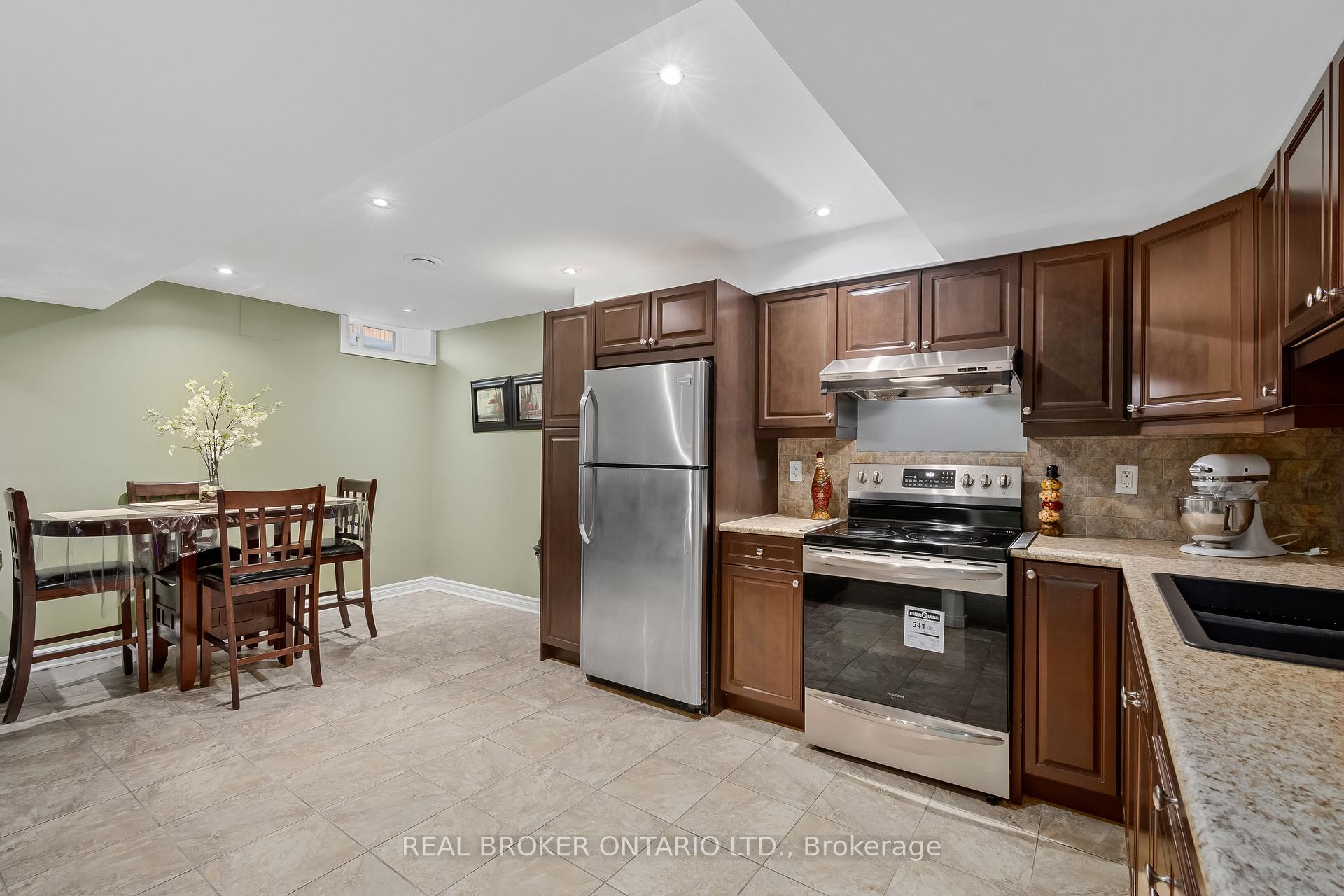 Photo 32 of 1318 Harlstone Crescent, Oshawa, Taunton — HOMEH