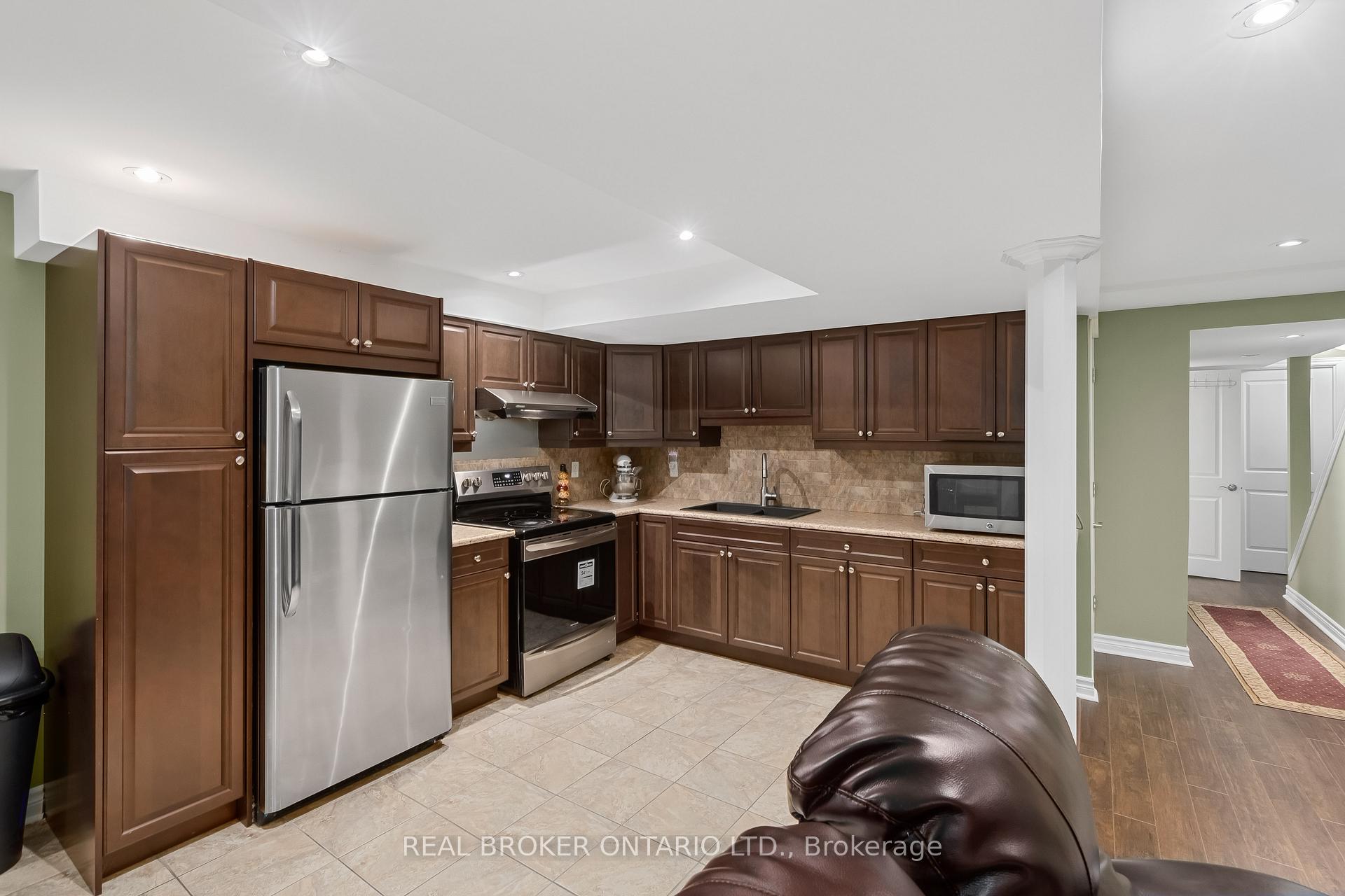 Photo 33 of 1318 Harlstone Crescent, Oshawa, Taunton — HOMEH