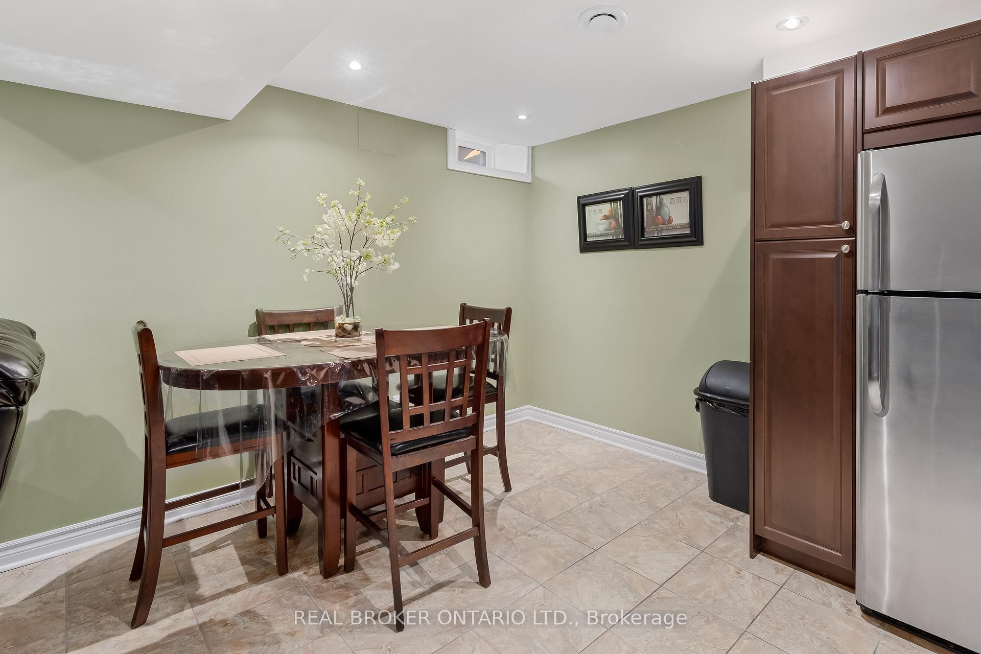 Photo 34 of 1318 Harlstone Crescent, Oshawa, Taunton — HOMEH