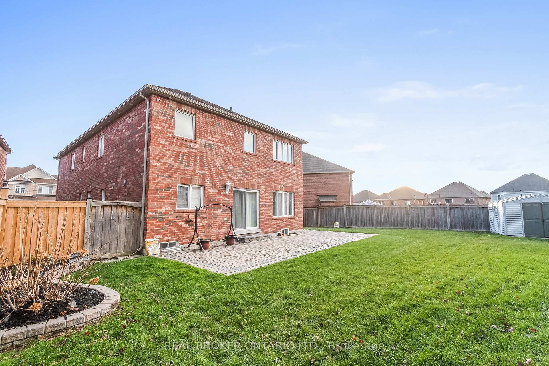 Photo 37 of 1318 Harlstone Crescent, Oshawa, Taunton — HOMEH