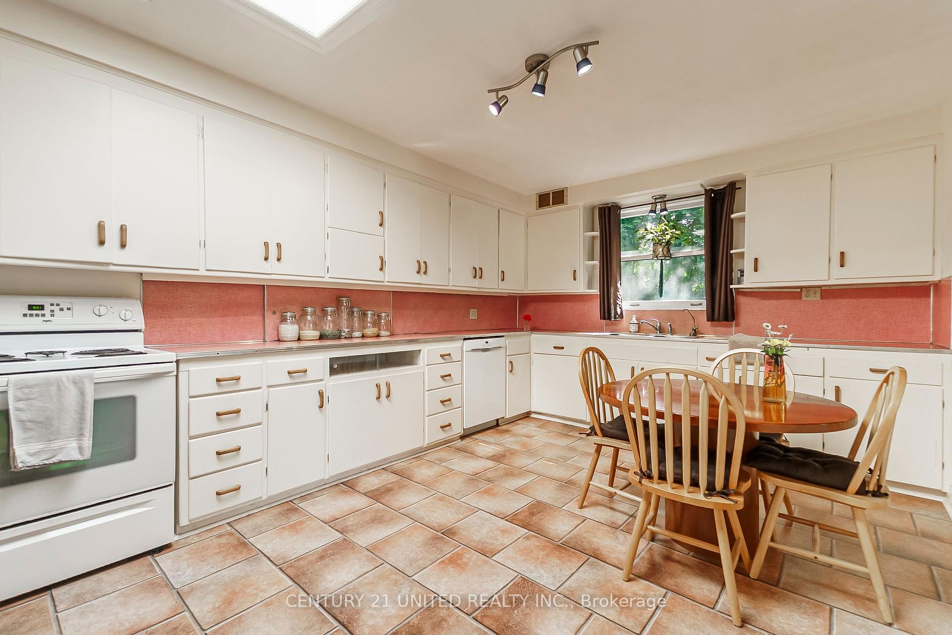 Photo 15 of 44 Moorecraig Road, Peterborough, Monaghan Ward 2 — HOMEH