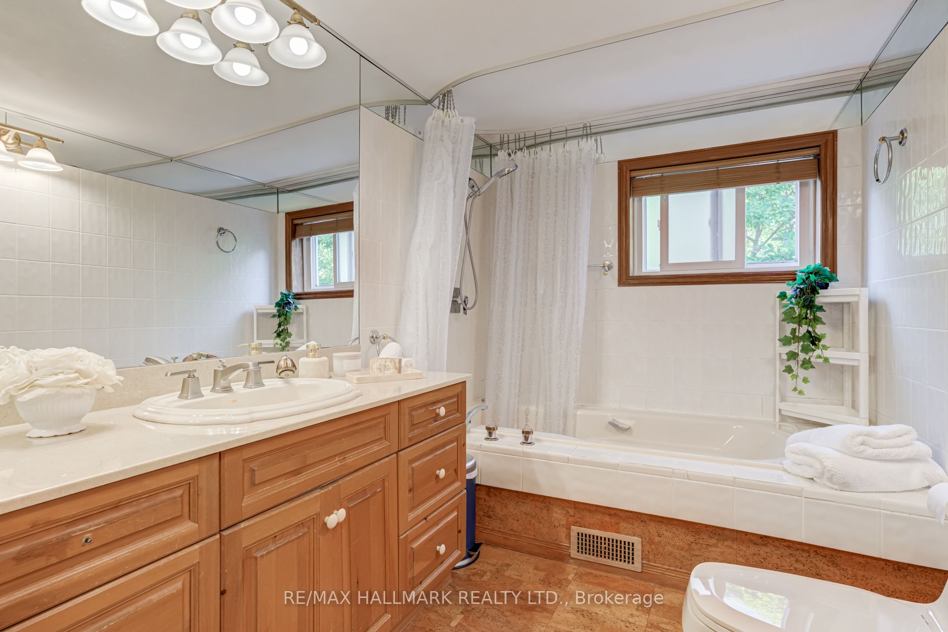 Photo 66 of 2033 Water's Edge Drive, Oakville, Bronte — HOMEH