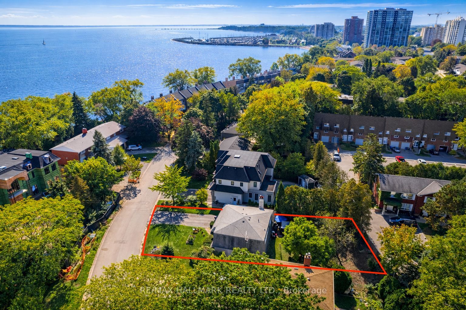 Photo 2 of 2033 Water's Edge Drive, Oakville, Bronte — HOMEH