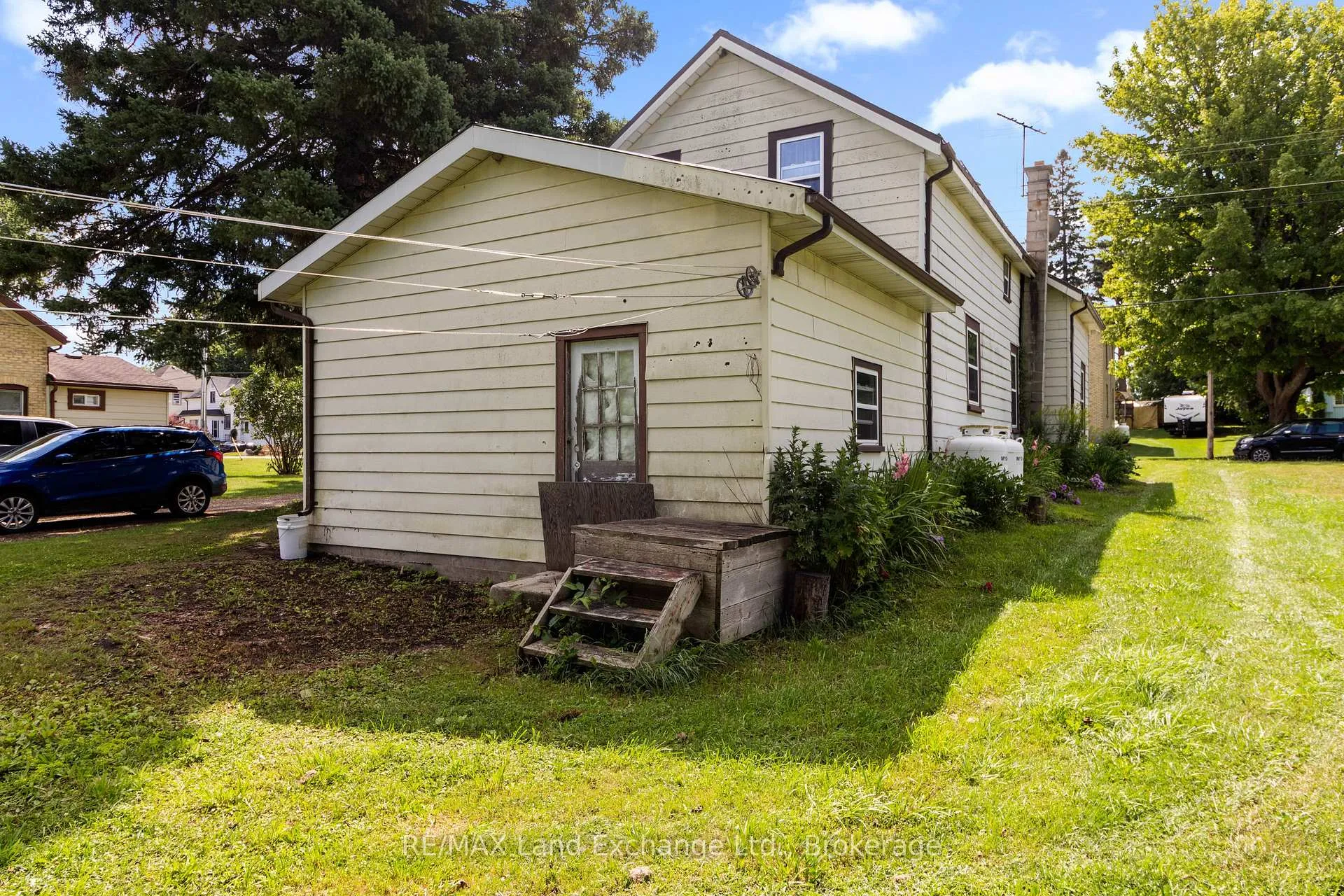 Photo 12 of 16 6 Concession, Brockton — HOMEH
