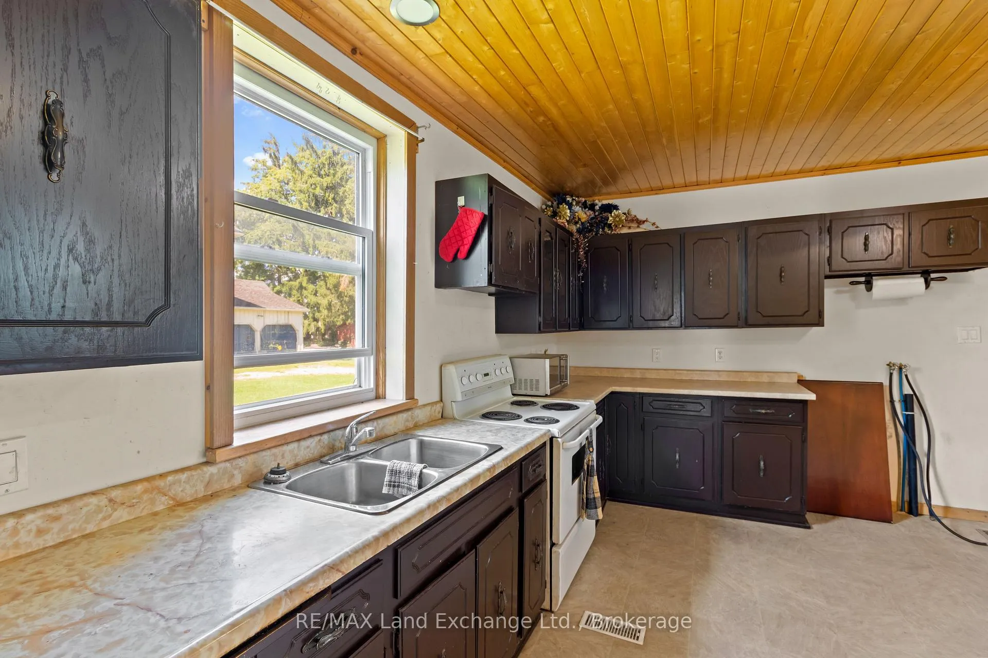 Photo 32 of 16 6 Concession, Brockton — HOMEH