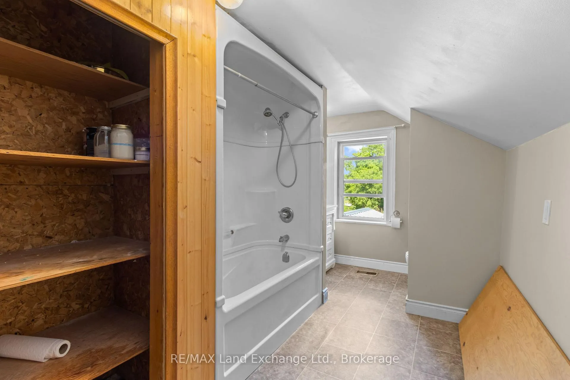 Photo 63 of 16 6 Concession, Brockton — HOMEH