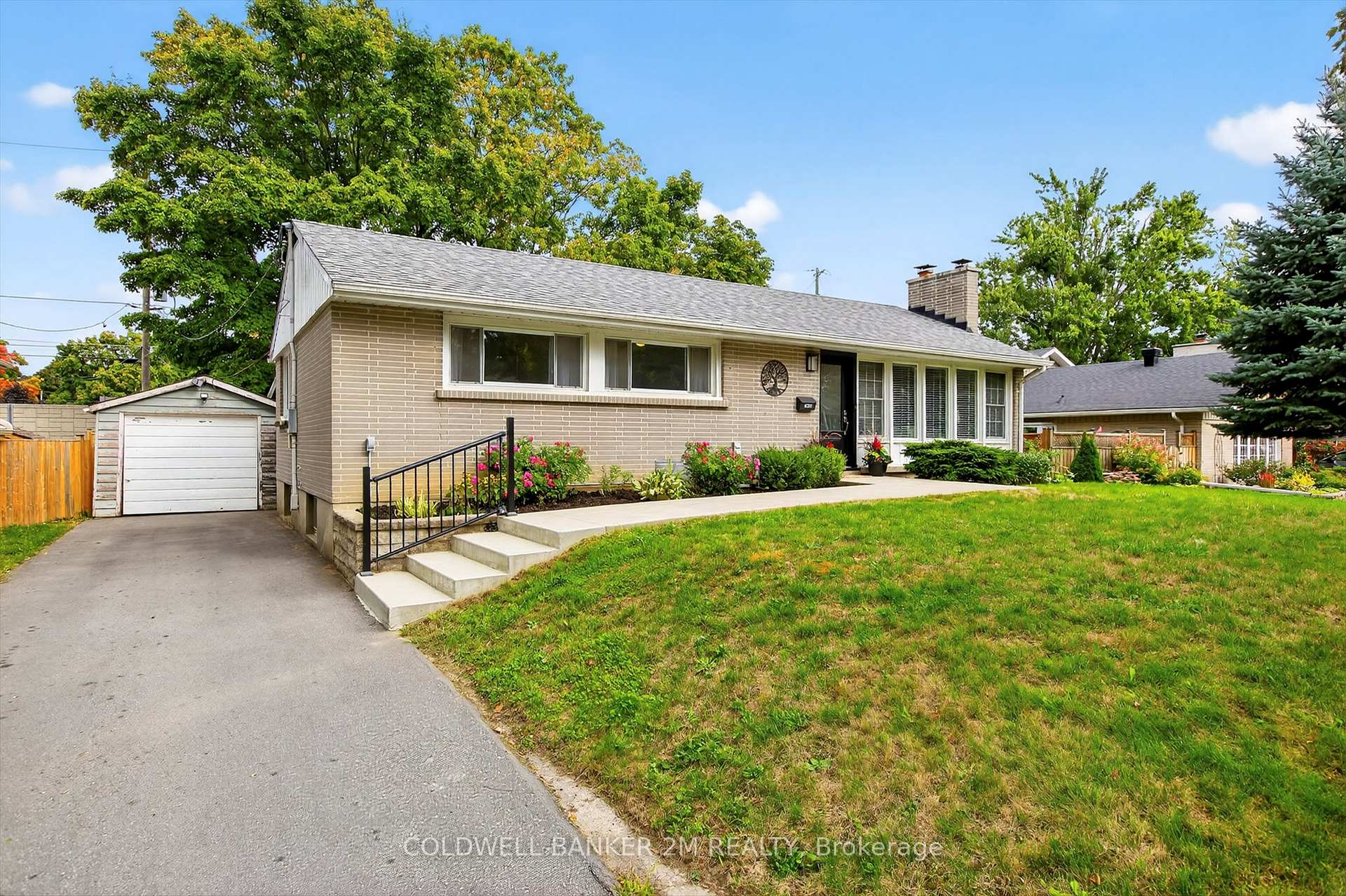 Photo 3 of 1446 Westbrook Drive, Peterborough, Monaghan Ward 2 — HOMEH