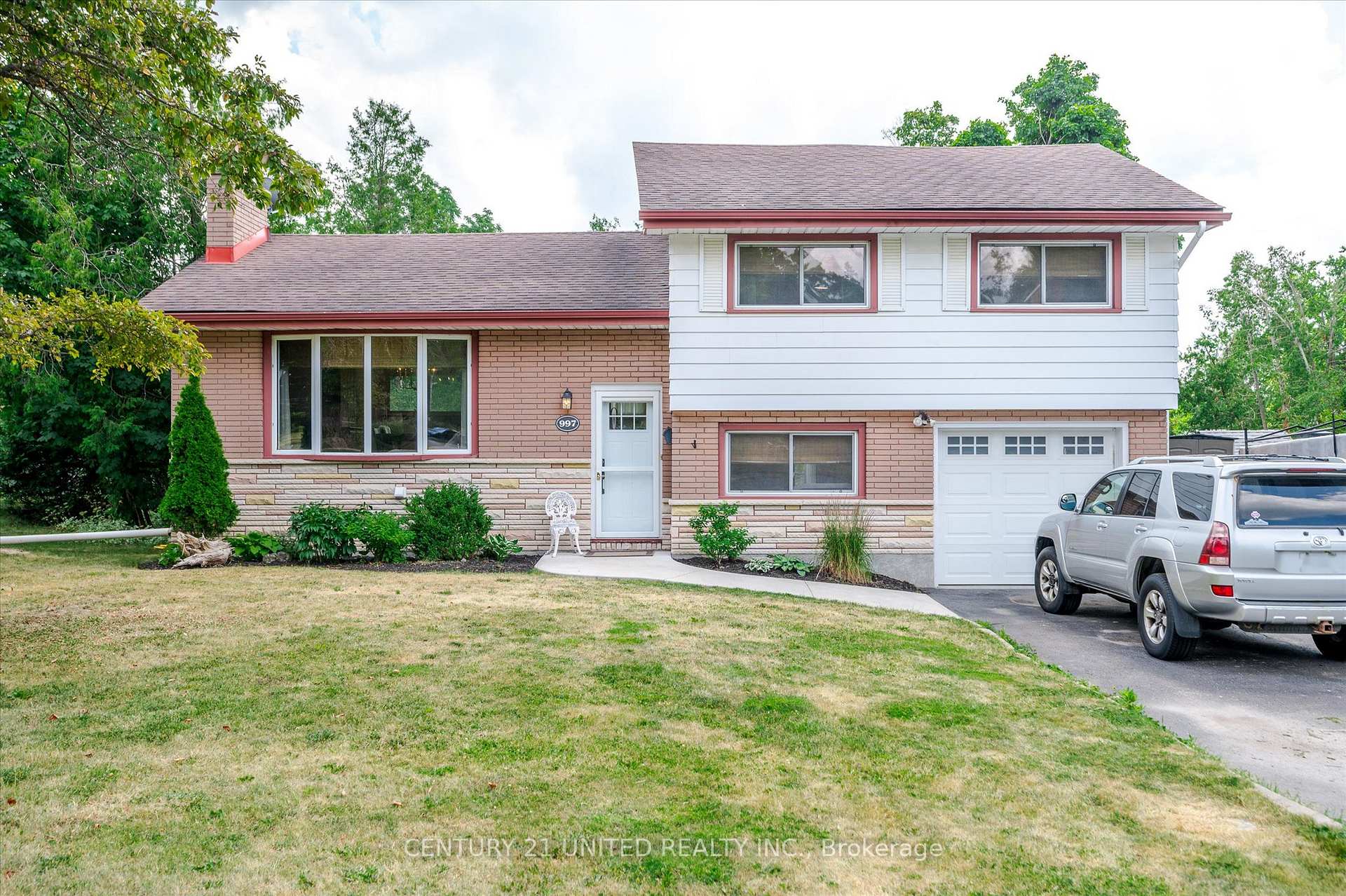 Photo 1 of 997 Weller Street, Peterborough, Monaghan Ward 2 — HOMEH