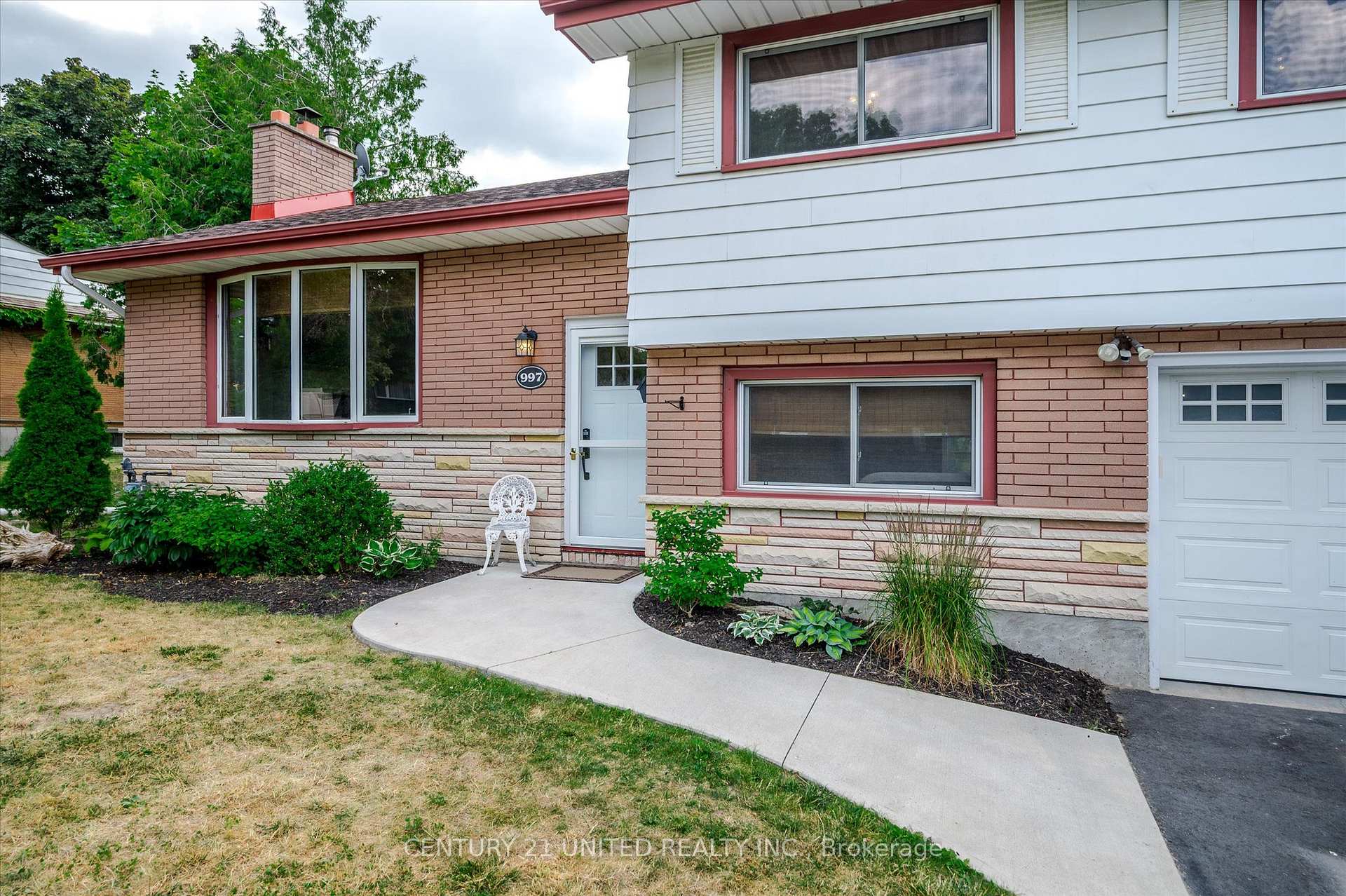 Photo 3 of 997 Weller Street, Peterborough, Monaghan Ward 2 — HOMEH