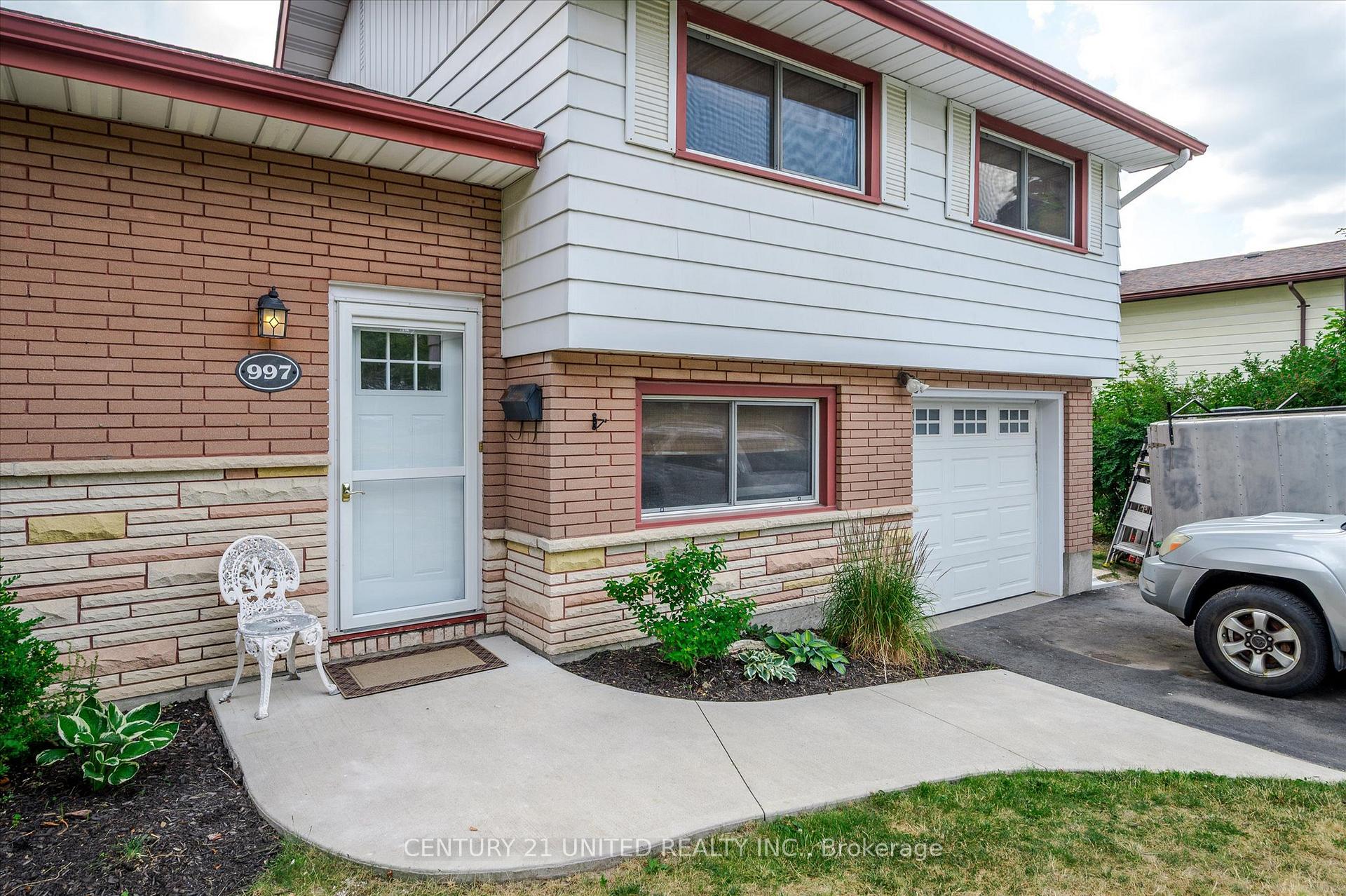 Photo 4 of 997 Weller Street, Peterborough, Monaghan Ward 2 — HOMEH