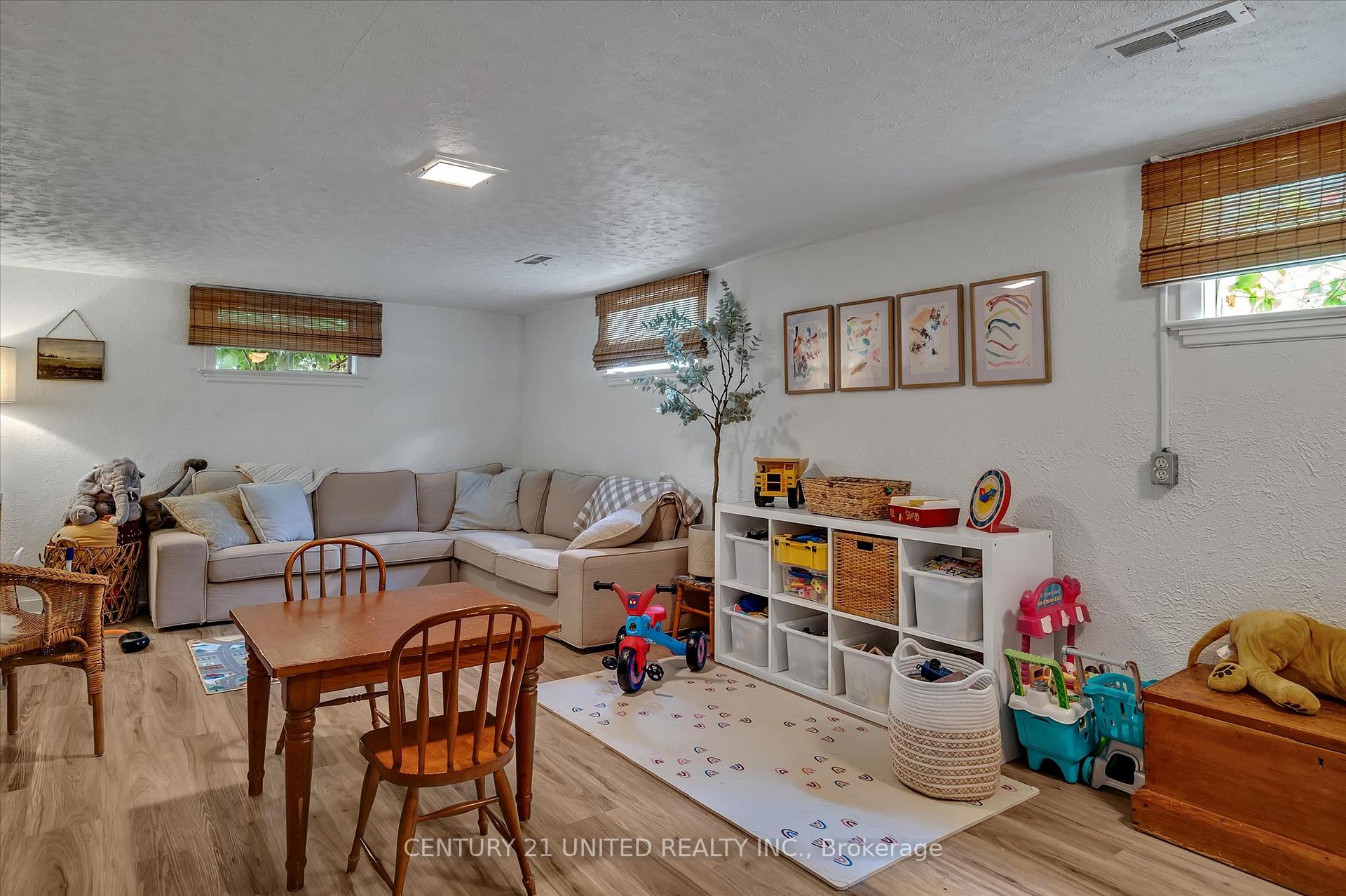 Photo 35 of 997 Weller Street, Peterborough, Monaghan Ward 2 — HOMEH
