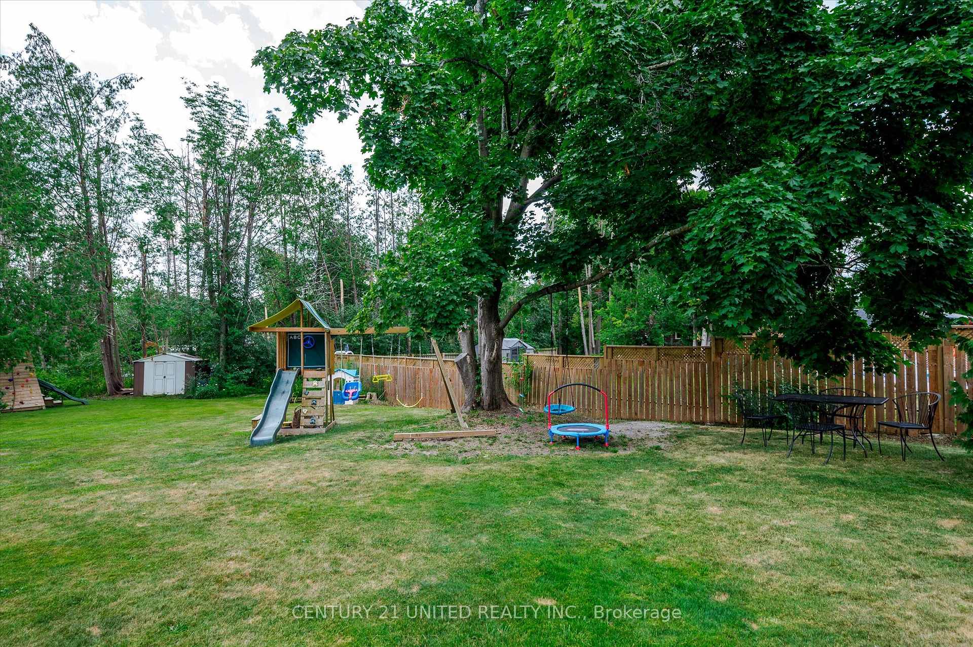 Photo 42 of 997 Weller Street, Peterborough, Monaghan Ward 2 — HOMEH