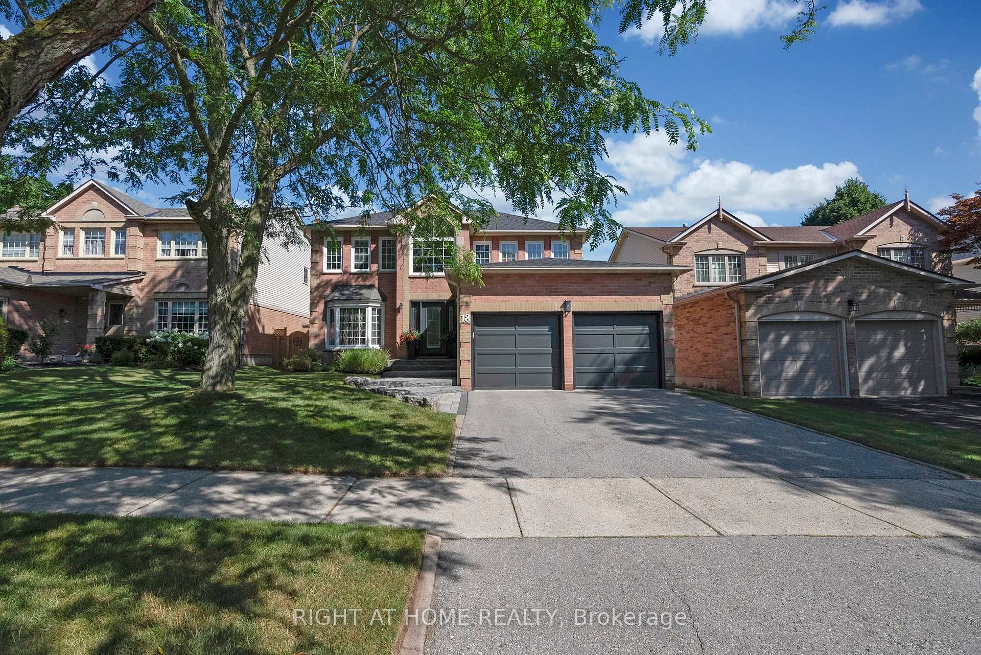 Photo 2 of 18 Kennett Drive, Whitby, Lynde Creek — HOMEH