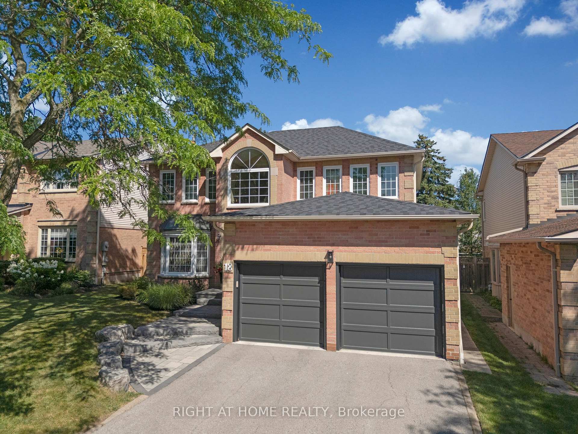 Photo 3 of 18 Kennett Drive, Whitby, Lynde Creek — HOMEH