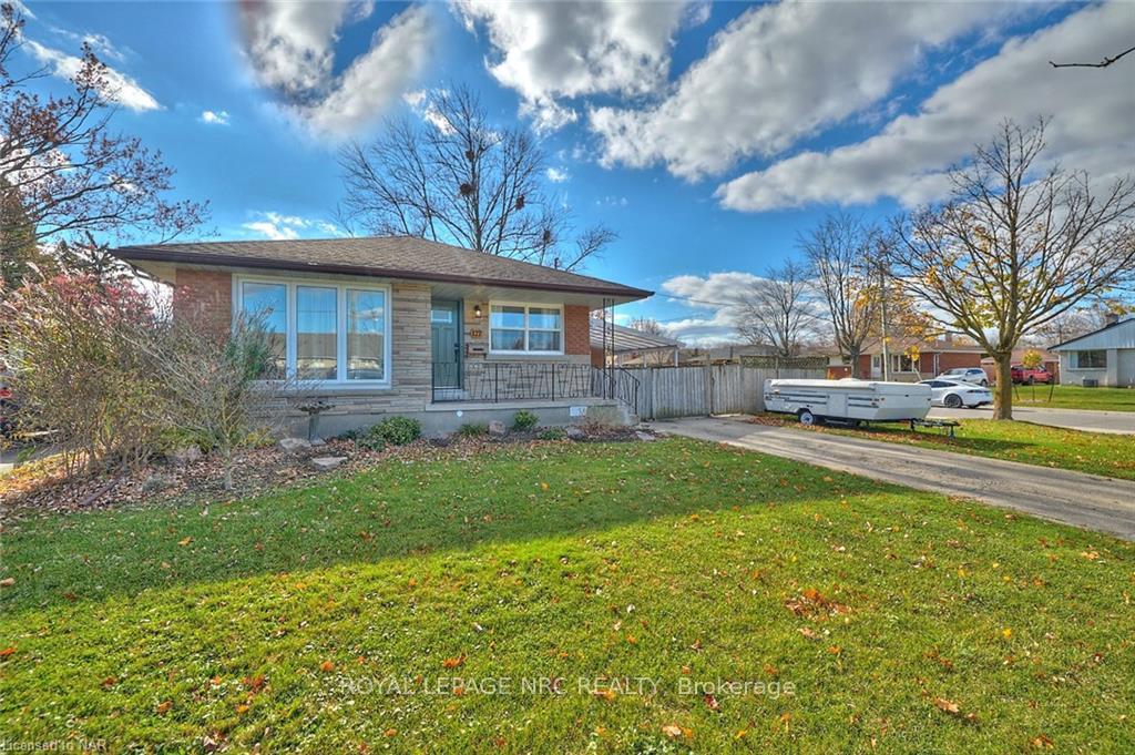 Photo 3 of 127 Windsor Street, Welland, Broadway — HOMEH