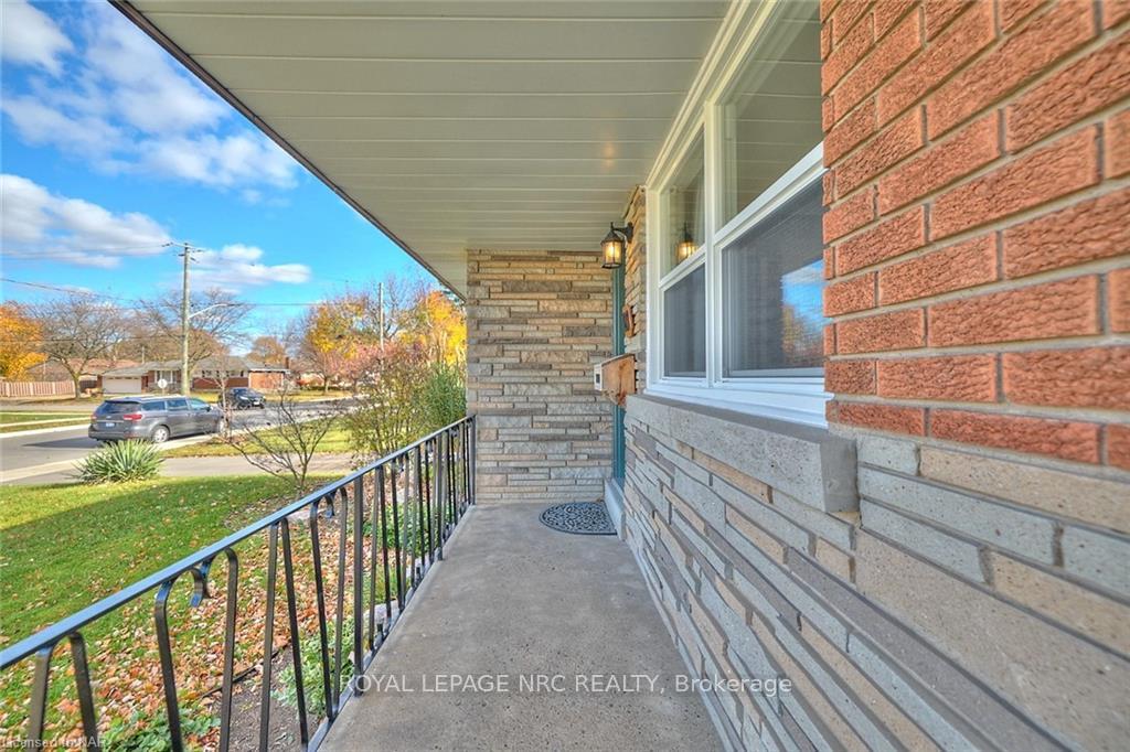 Photo 4 of 127 Windsor Street, Welland, Broadway — HOMEH