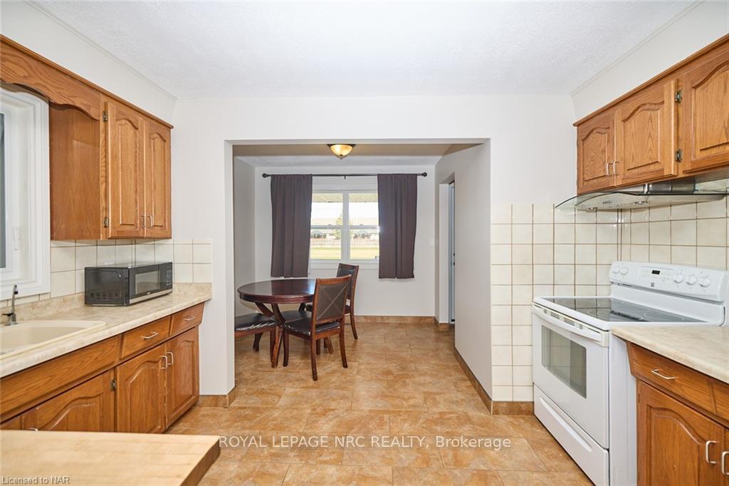 Photo 8 of 127 Windsor Street, Welland, Broadway — HOMEH