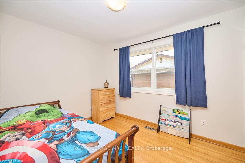 Photo 13 of 127 Windsor Street, Welland, Broadway — HOMEH
