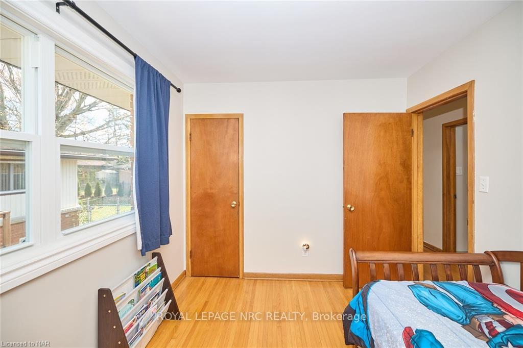 Photo 14 of 127 Windsor Street, Welland, Broadway — HOMEH