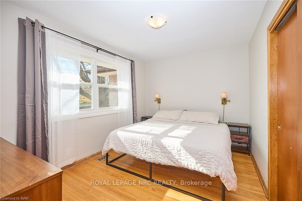 Photo 16 of 127 Windsor Street, Welland, Broadway — HOMEH