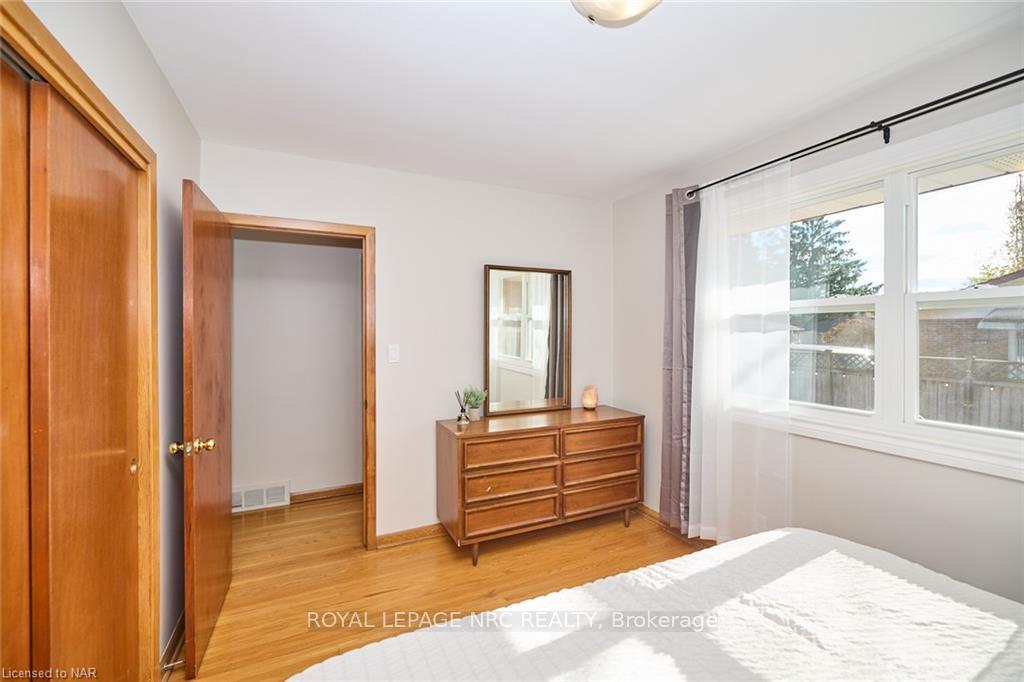 Photo 18 of 127 Windsor Street, Welland, Broadway — HOMEH