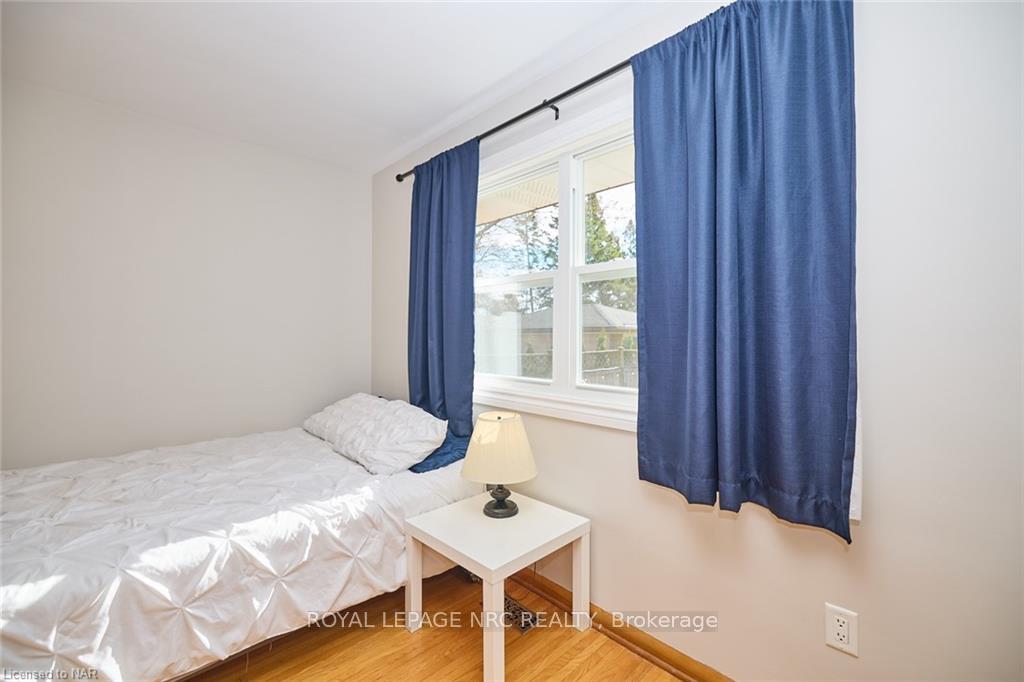 Photo 19 of 127 Windsor Street, Welland, Broadway — HOMEH