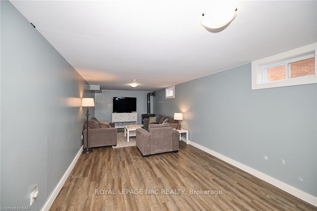 Photo 27 of 127 Windsor Street, Welland, Broadway — HOMEH