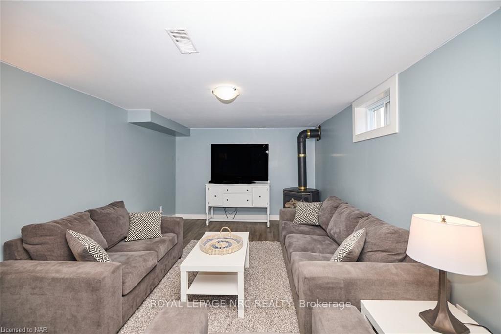 Photo 28 of 127 Windsor Street, Welland, Broadway — HOMEH