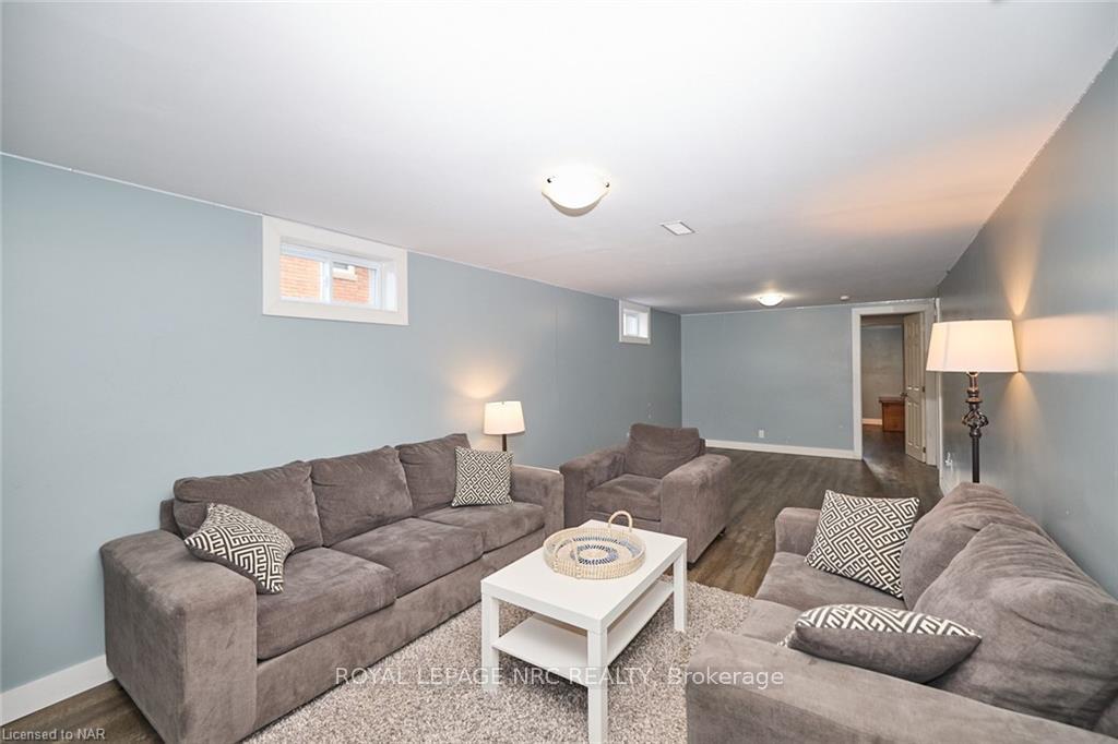 Photo 29 of 127 Windsor Street, Welland, Broadway — HOMEH