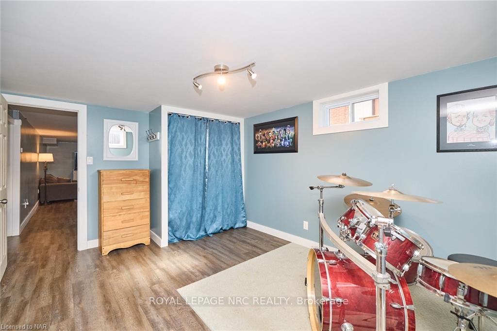 Photo 31 of 127 Windsor Street, Welland, Broadway — HOMEH