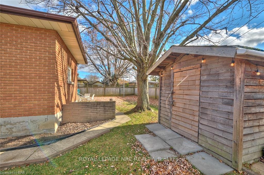 Photo 34 of 127 Windsor Street, Welland, Broadway — HOMEH
