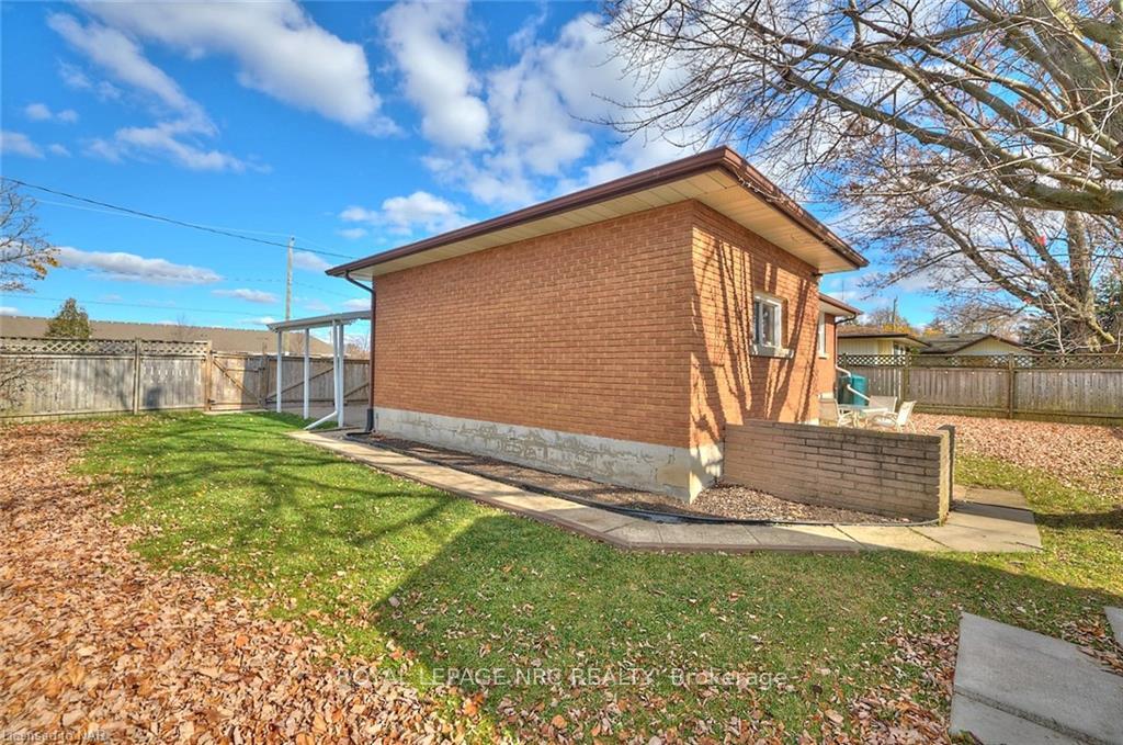 Photo 35 of 127 Windsor Street, Welland, Broadway — HOMEH