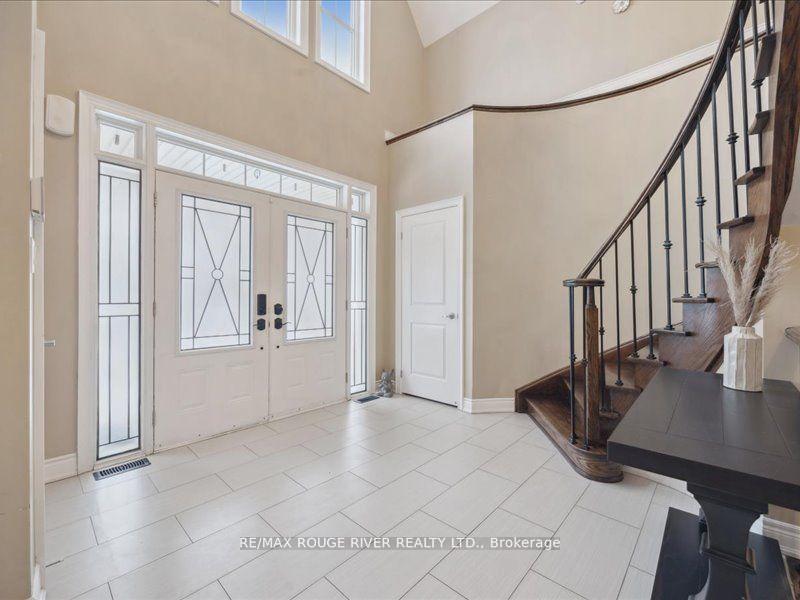 Photo 4 of 25 Jarrow Crescent, Whitby, Brooklin — HOMEH