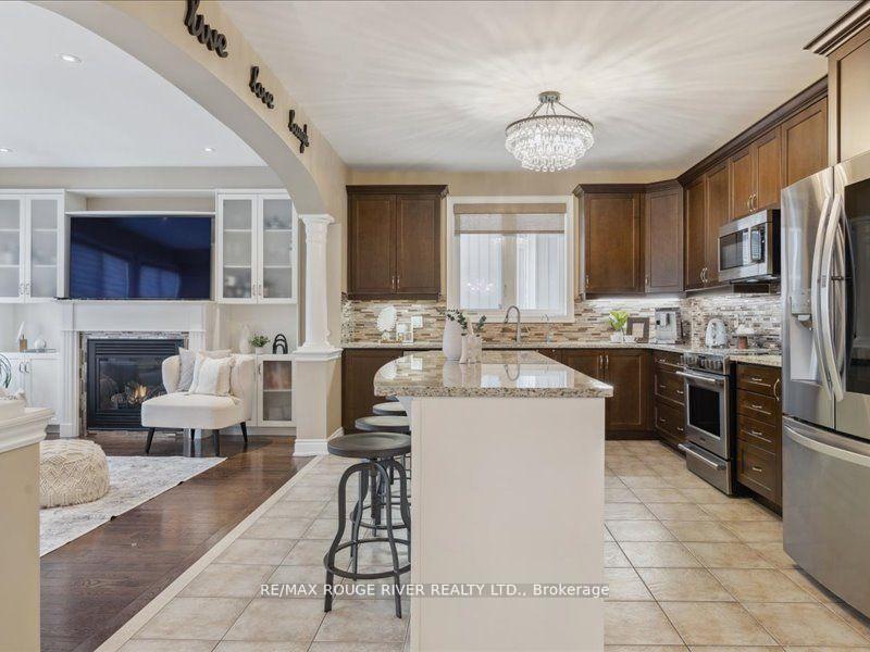 Photo 10 of 25 Jarrow Crescent, Whitby, Brooklin — HOMEH
