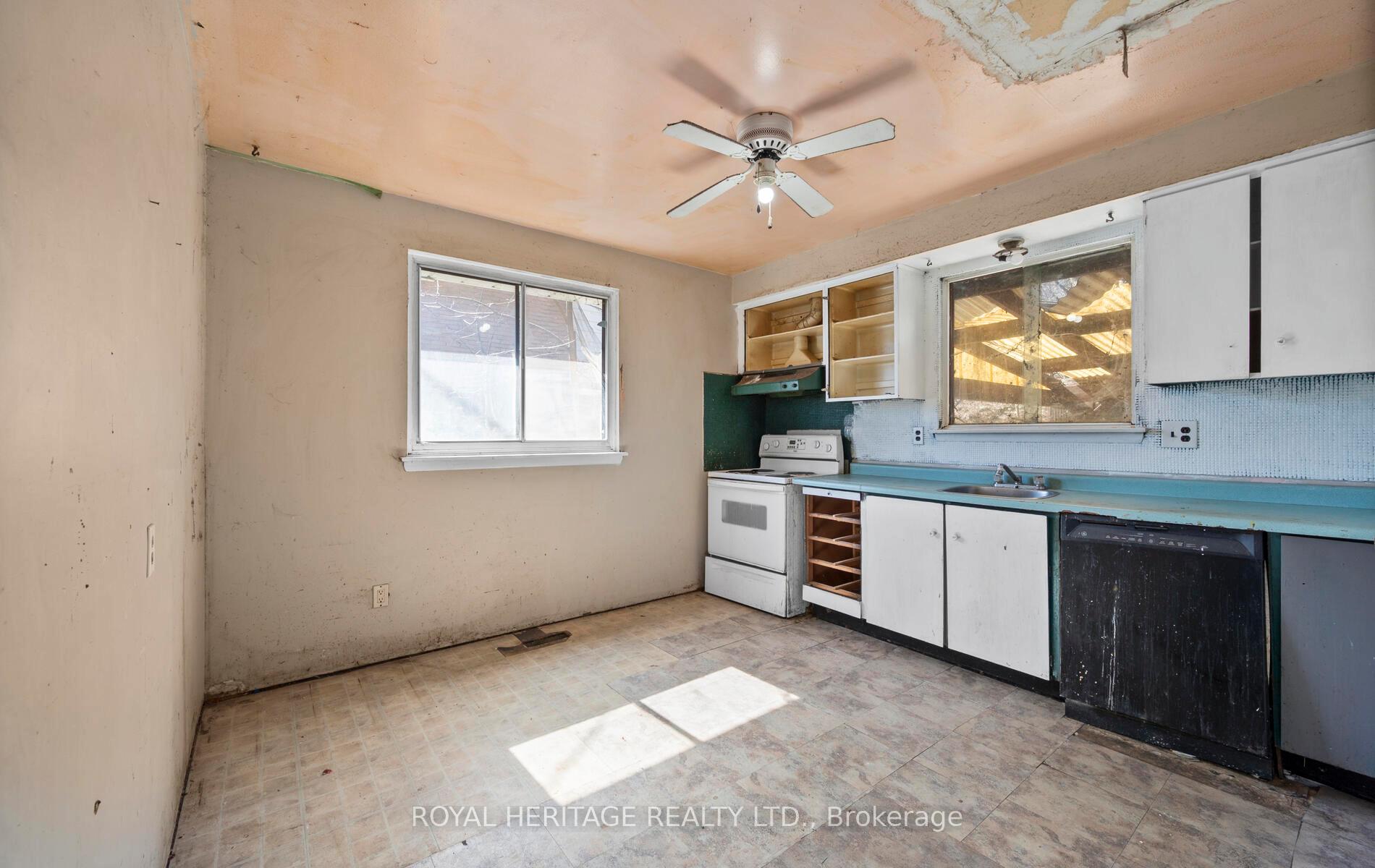 Photo 6 of 402 Harcourt Drive, Oshawa, Donevan — HOMEH