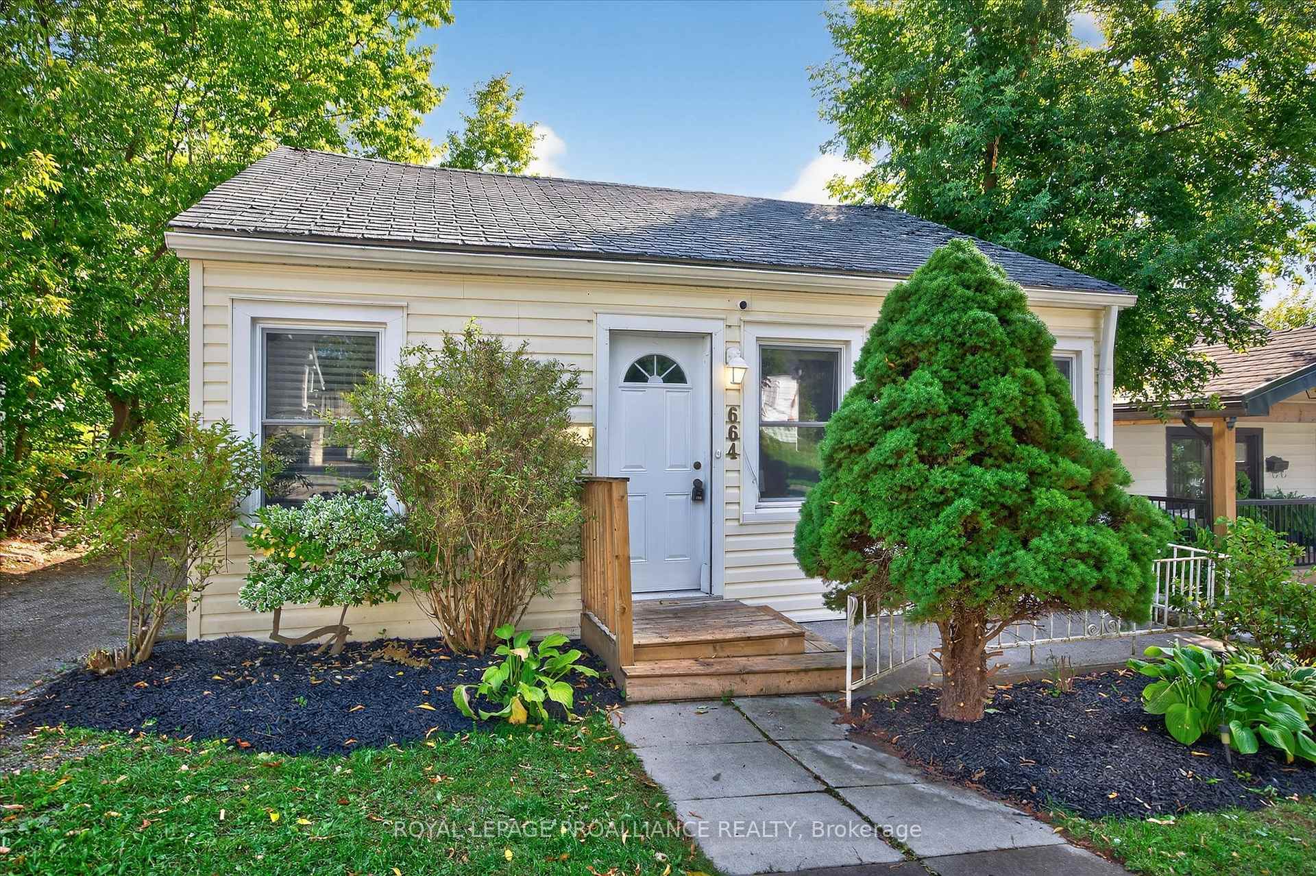 Photo 1 of 664 Gilchrist Street, Peterborough, Northcrest Ward 5 — HOMEH