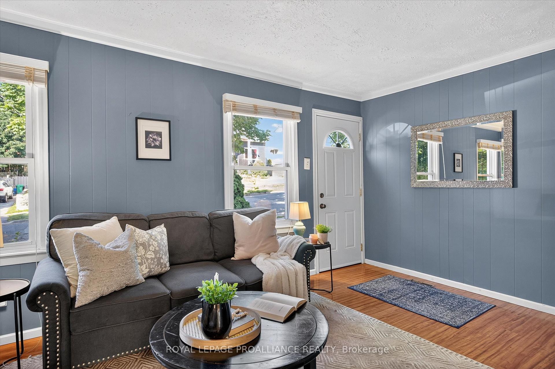 Photo 3 of 664 Gilchrist Street, Peterborough, Northcrest Ward 5 — HOMEH