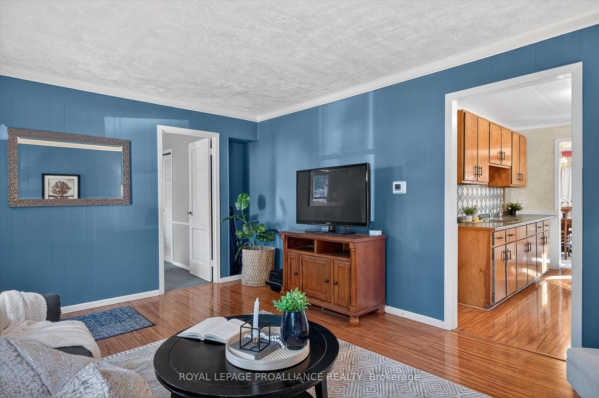 Photo 6 of 664 Gilchrist Street, Peterborough, Northcrest Ward 5 — HOMEH