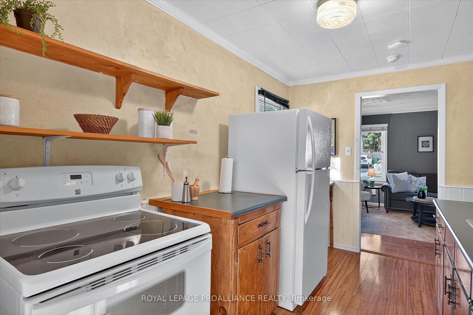 Photo 9 of 664 Gilchrist Street, Peterborough, Northcrest Ward 5 — HOMEH