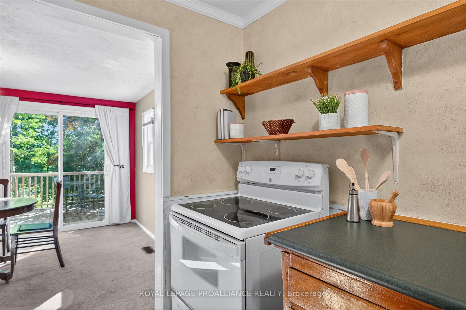 Photo 10 of 664 Gilchrist Street, Peterborough, Northcrest Ward 5 — HOMEH