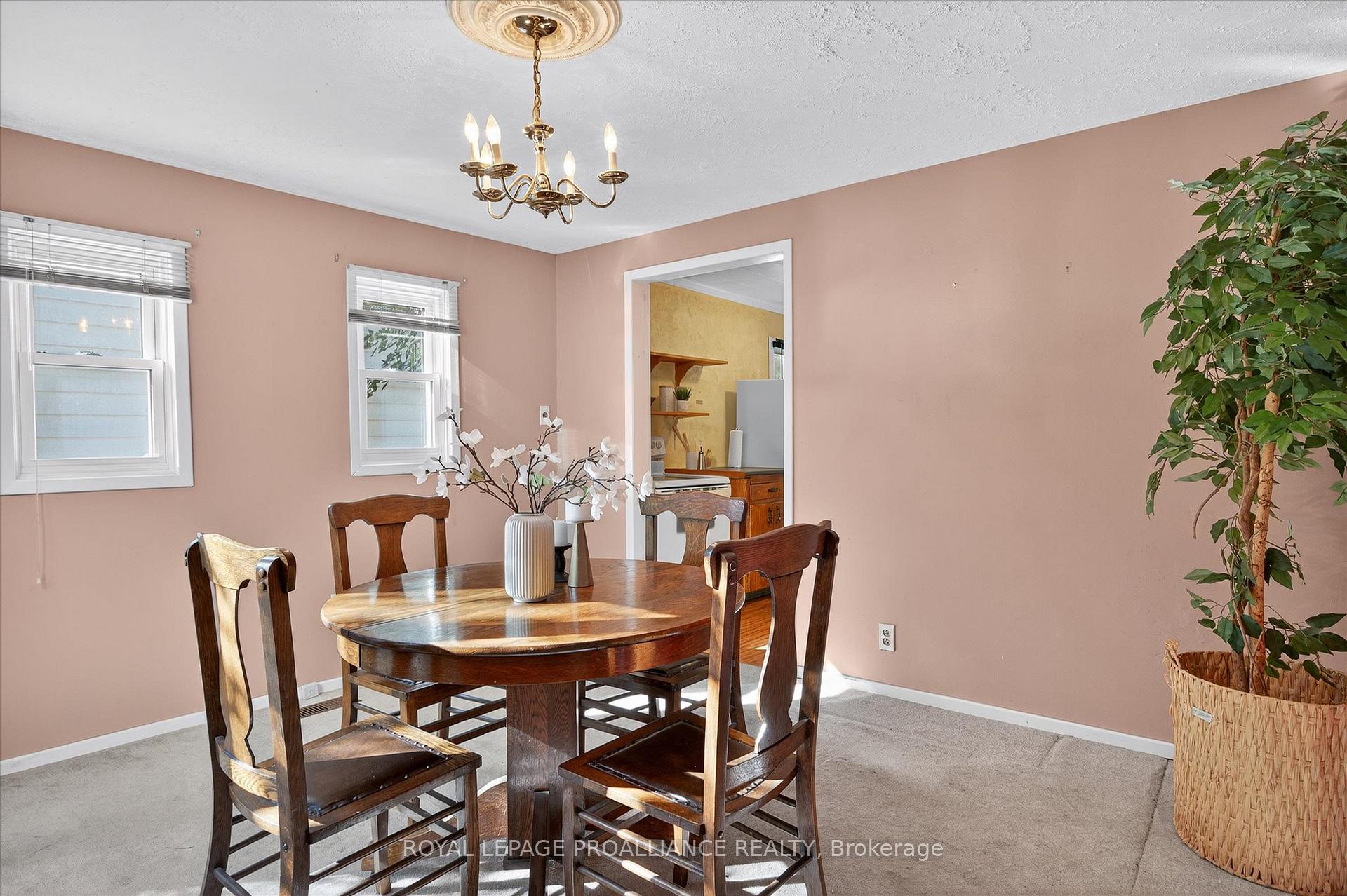 Photo 14 of 664 Gilchrist Street, Peterborough, Northcrest Ward 5 — HOMEH