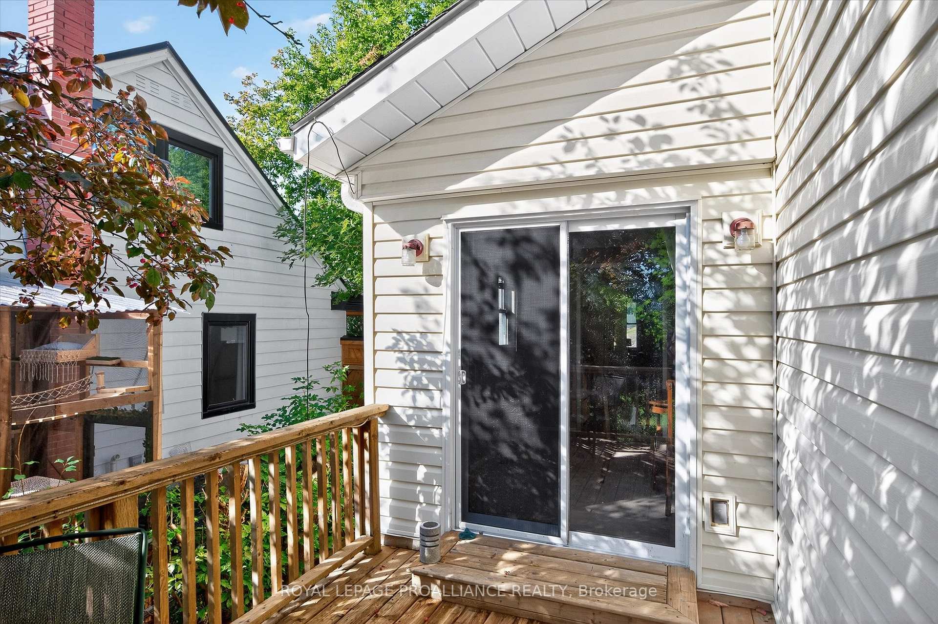 Photo 16 of 664 Gilchrist Street, Peterborough, Northcrest Ward 5 — HOMEH
