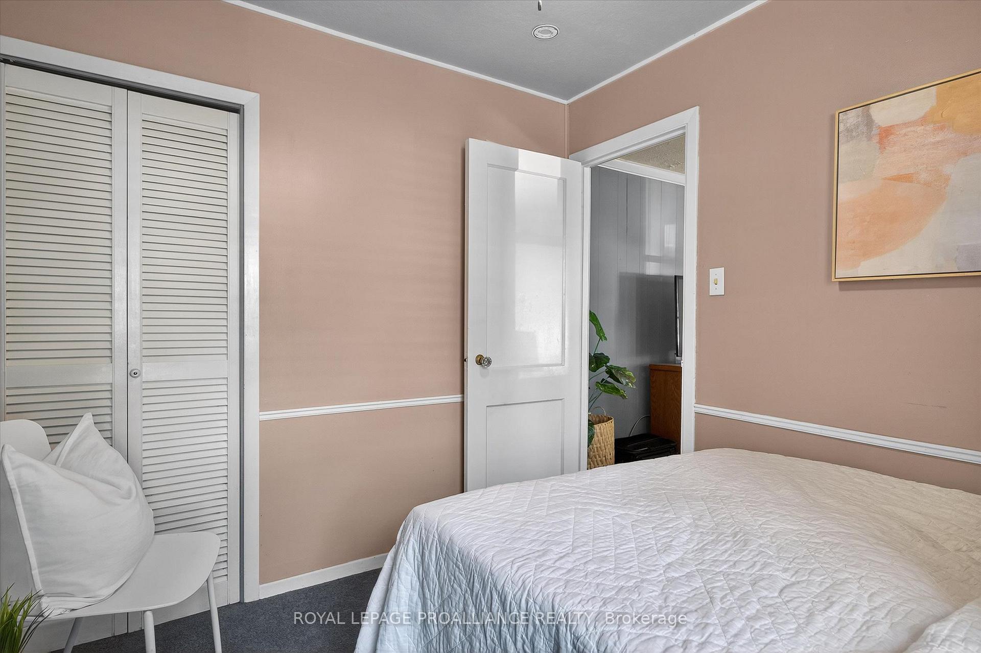 Photo 26 of 664 Gilchrist Street, Peterborough, Northcrest Ward 5 — HOMEH