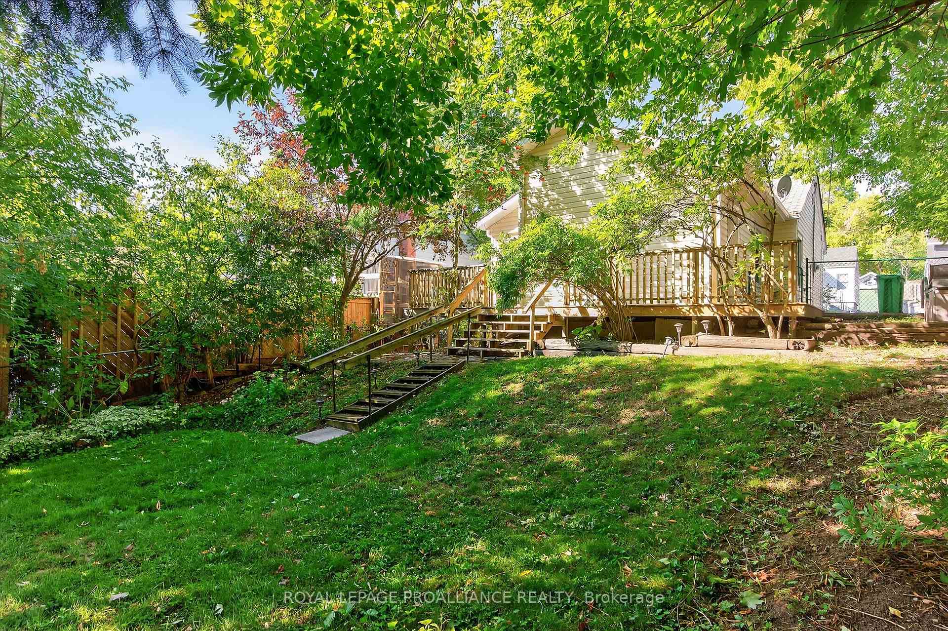 Photo 33 of 664 Gilchrist Street, Peterborough, Northcrest Ward 5 — HOMEH