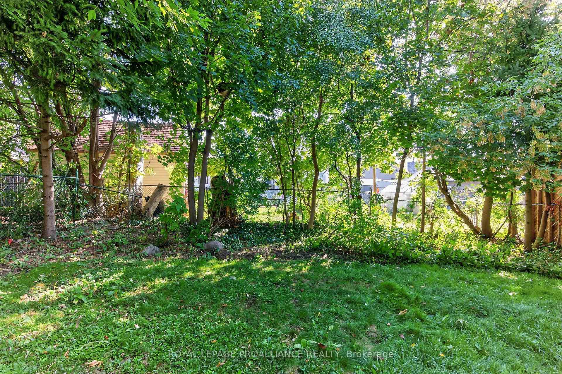 Photo 35 of 664 Gilchrist Street, Peterborough, Northcrest Ward 5 — HOMEH
