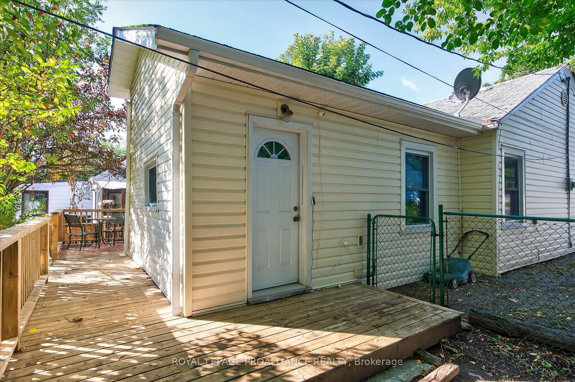 Photo 36 of 664 Gilchrist Street, Peterborough, Northcrest Ward 5 — HOMEH