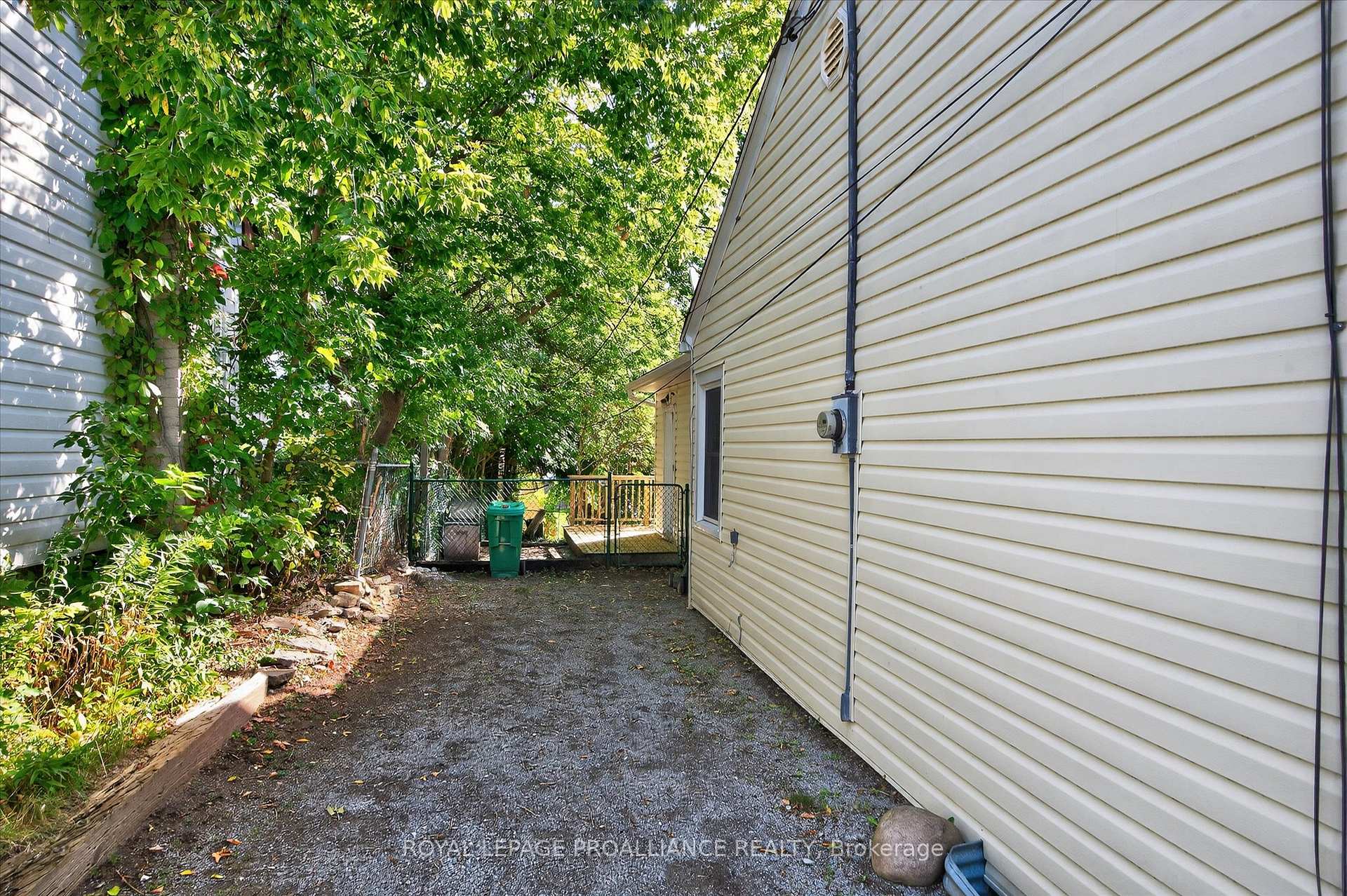 Photo 37 of 664 Gilchrist Street, Peterborough, Northcrest Ward 5 — HOMEH