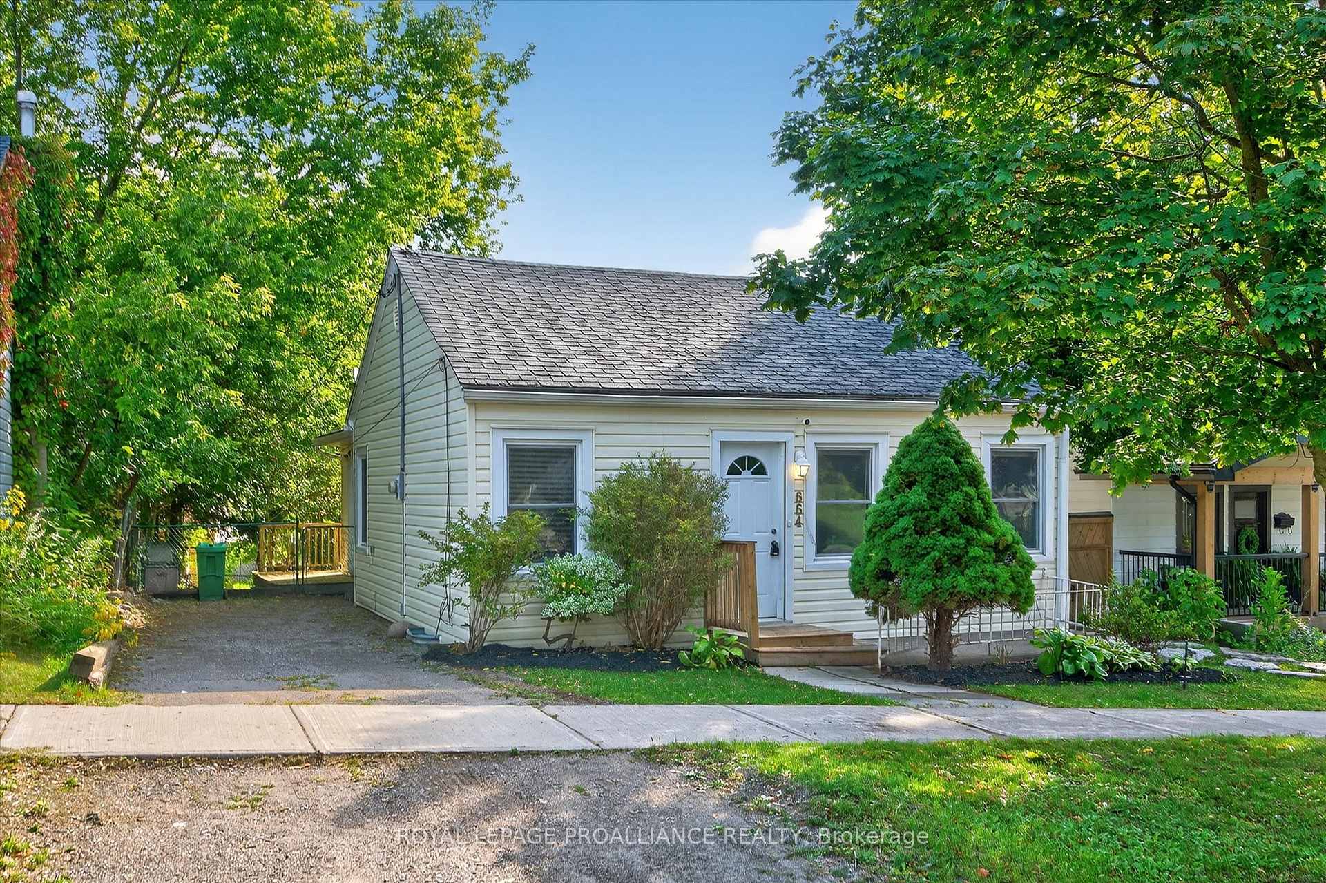 Photo 40 of 664 Gilchrist Street, Peterborough, Northcrest Ward 5 — HOMEH